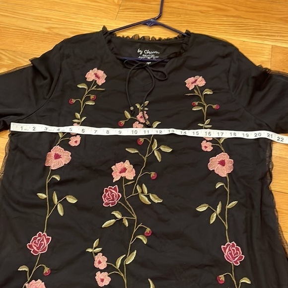 Chicos black mesh layered pink floral Embroidery 3/4 sleeve top size 3 (X/16). - Picture 6 of 8